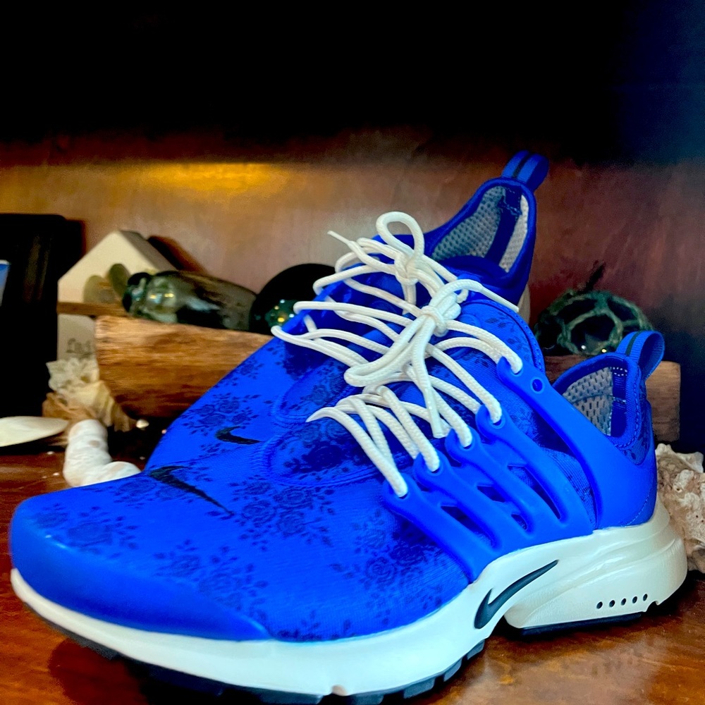 NWOT Nike Air Presto Blue Rose